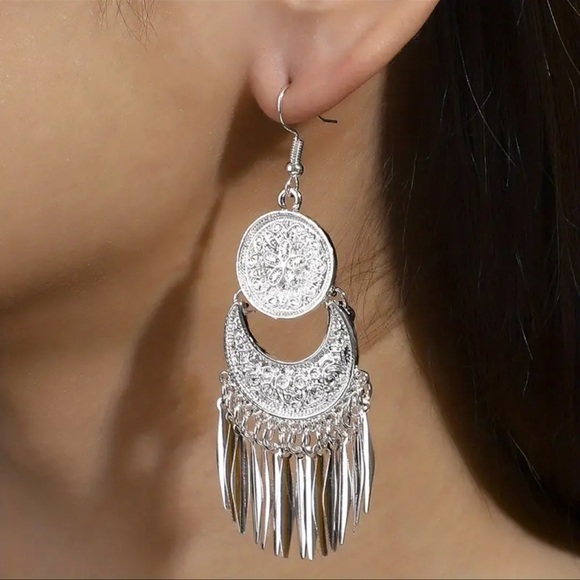 New Silver Boho Tassel Drop Earrings NWT - Picture 1 of 5